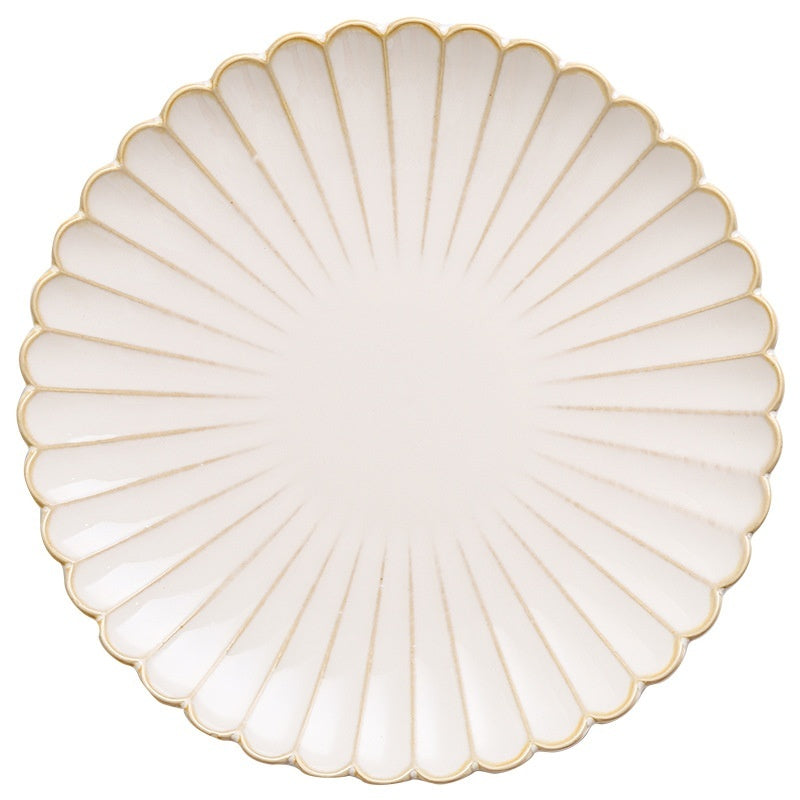 flower-shaped plate in beige or blue