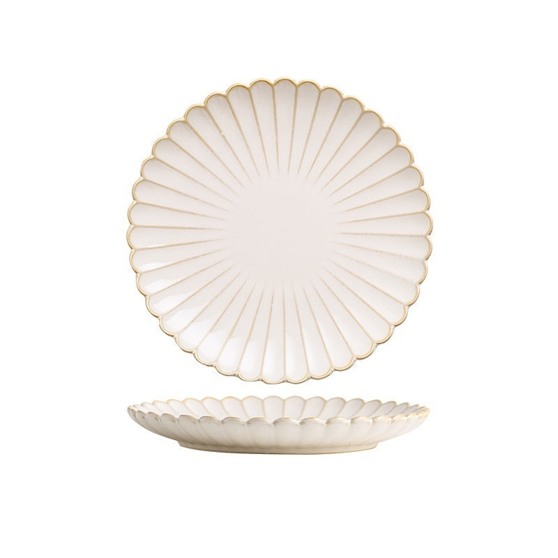 flower-shaped plate in beige or blue